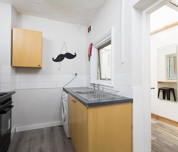 3 bedroom semi-detached house to rent - Photo 6