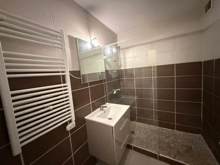 Location Appartement 1 pièce 26m² MONT DE MARSAN 40000 - Photo 4