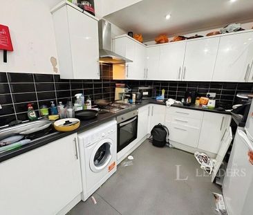 7 bedroom flat to rent - Photo 6
