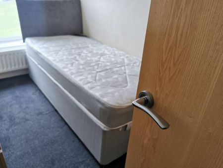 4 bedroom maisonette to rent - Photo 4