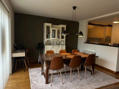 Gemeubeld appartement met twee slaapkamers en garage - Photo 2