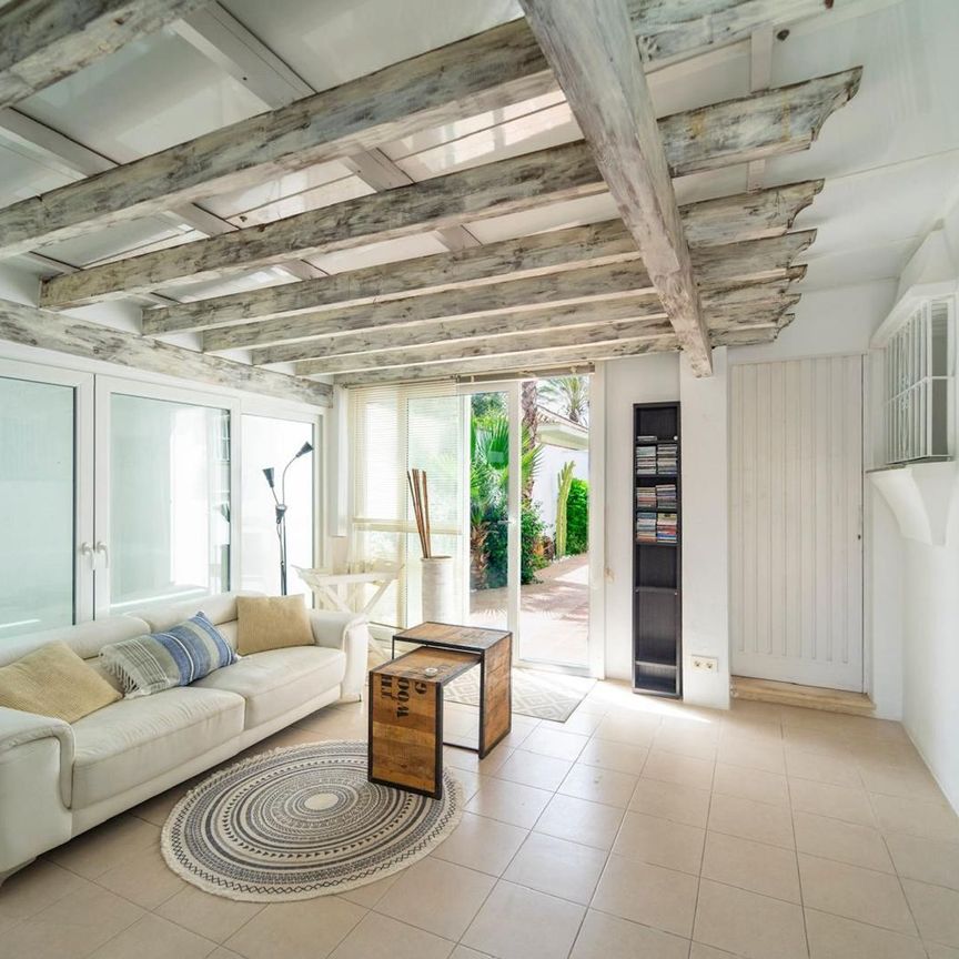 Detached Villa in Marbesa - Photo 1