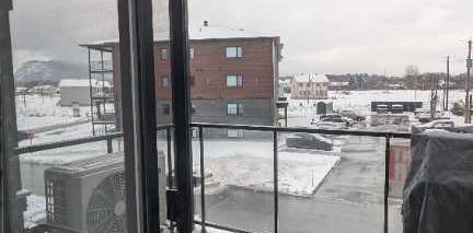 Beau 5 1/2, nouveau quartier, immeuble de 4 ans, Otterburn Park, pôle et store fournie, grande luminosité, immeuble tranquille, 2 stationnement - Photo 2