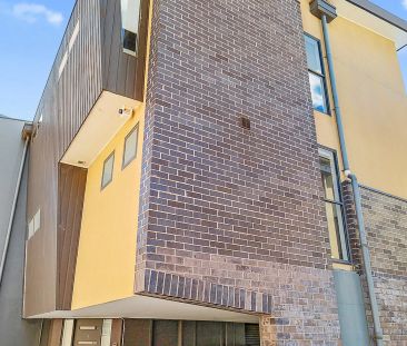 Striking Style, Sophisticated Living - Spacious Three-Level Townhouse! - Photo 4