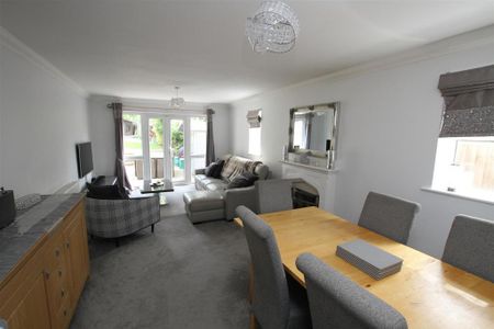 4 bedroom detached house to rent - Photo 5