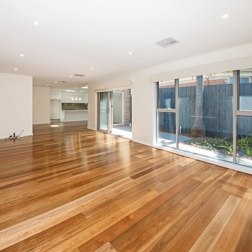 MODERN TOWNHOUSE IN THE HEART OF BEAUMARIS - Photo 1