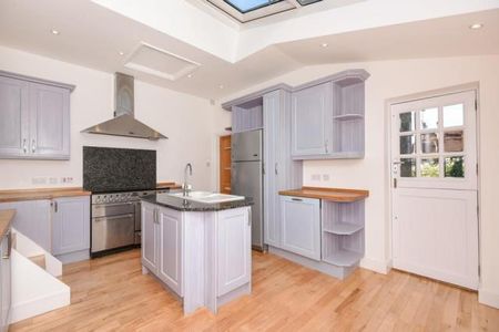 2 bedroom terraced house to rent - Photo 4