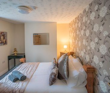 STUDENT ACCOMMODATION, 6 Stewarts Terrace, Derry/Londonderry, BT48 7LH - Photo 2