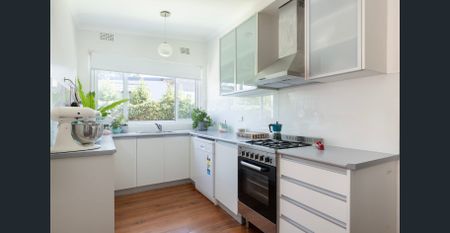 Family home with updated interiors - Photo 2