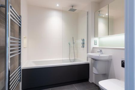 3 bedroom flat to rent - Photo 2