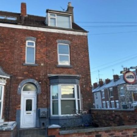 1 bedroom in a house share to rent - Photo 4