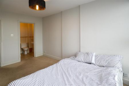 Seaside Road St. Leonards-On-Sea, East Sussex TN38 0AQ - Photo 2