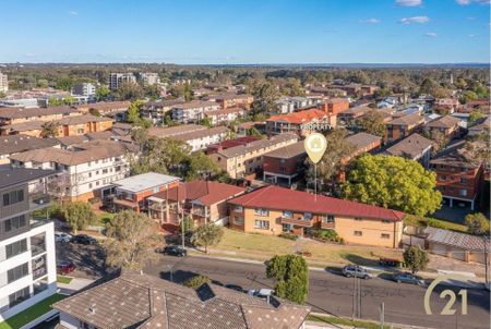 Ground Floor&comma; 2 Bedroom Unit in the Heart of Fairfield&excl; - Photo 2