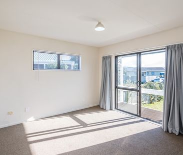 66 Queens Road, Waikanae Beach - Photo 1