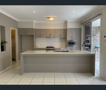 27 Avondale Way, Eastwood, NSW 2122 - Photo 6