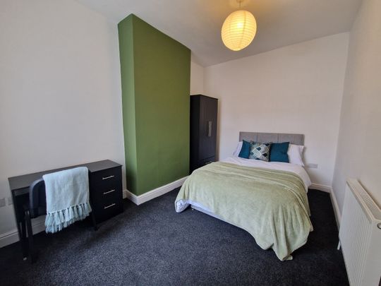 3- Double Affordable Rooms in Salford - Photo 1