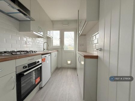 2 bedroom maisonette to rent - Photo 4