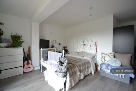 4 bedroom terraced house to rent - Photo 2