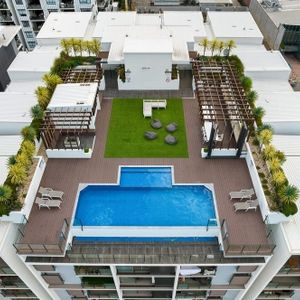 Fully Furnished 2 Bedroom Luxurious Inner City Living - Photo 3