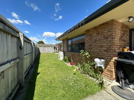 3-Bedroom Home in Trentham - Photo 2