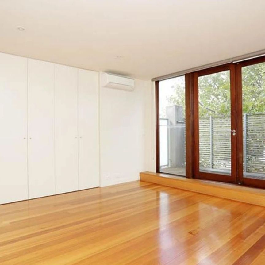 68 Foam Street, Elwood. - Photo 1