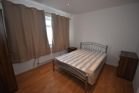 3 bedroom apartment to rent - Photo 4