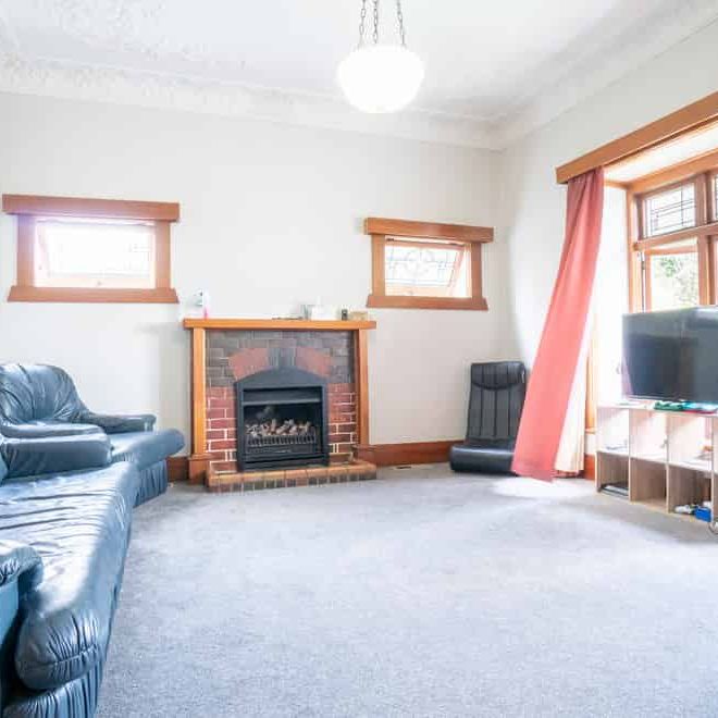 Lovely on Leeds - Photo 1