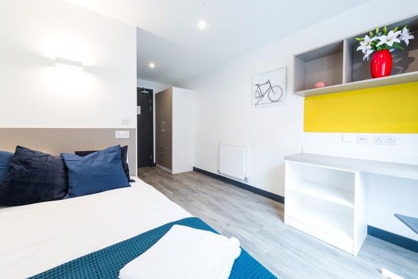1 bedroom in a house share to rent - Photo 1