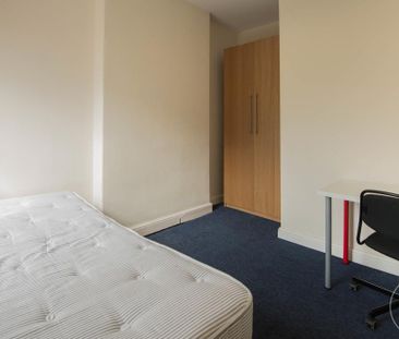 6 bedroom end of terrace house to rent - Photo 1