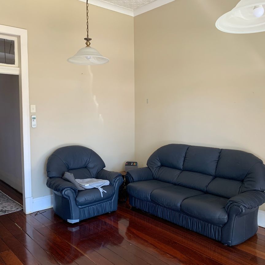 Bassendean - Photo 1