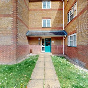 Studio Apartment, 1 bath, 1 reception Apartment - Photo 2