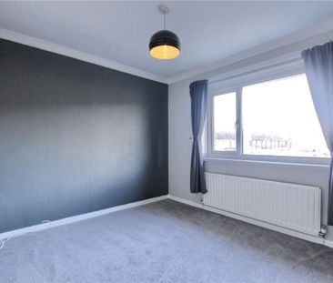 3 bedroom end of terrace house to rent - Photo 4