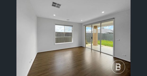 PREMIUM 4 BEDROOM HOME IN PRIME LOCATION - Photo 1