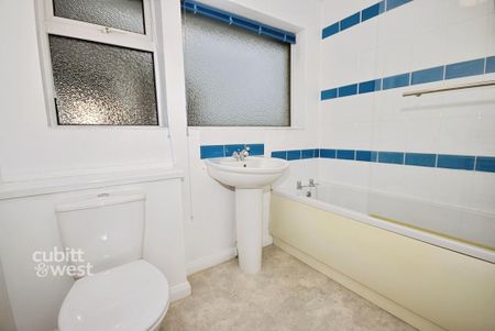 3 bedroom detached bungalow to rent - Photo 3