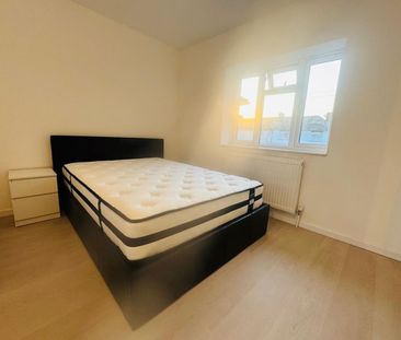Studio Flat, Gilton Road, SE6 - Photo 2