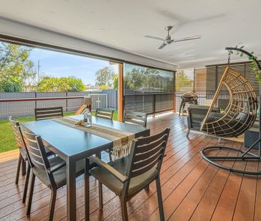 Bright, Spacious & Steps from the Water – Coastal Living at Its Best - Photo 4