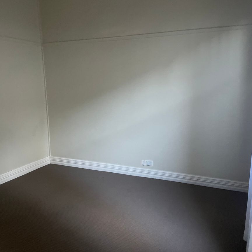 Geelong West - Photo 2