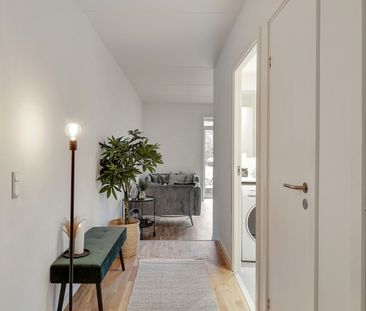 Lækker og stilfuld 4-værelses lejlighed med altan, stor stue og cen... - Photo 1