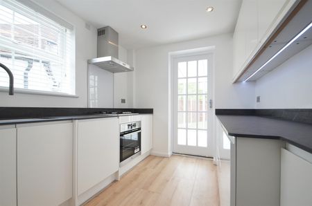 Collins Drive, Ruislip, HA4 - Photo 5