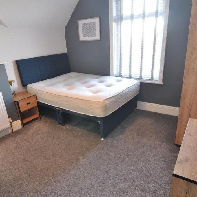 1 bedroom in a house share to rent - Photo 1