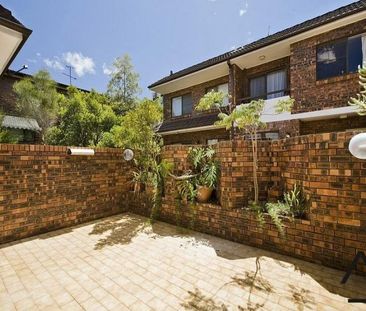 Spacious 3-Bedroom Townhouse in Prime Wollstonecraft Location - Photo 4