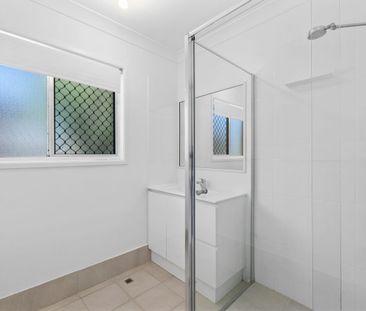 Prefect Unit in Prime Location - Photo 2