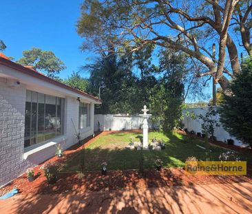 NEWLY RENOVATED FAMILY HOME - Photo 5