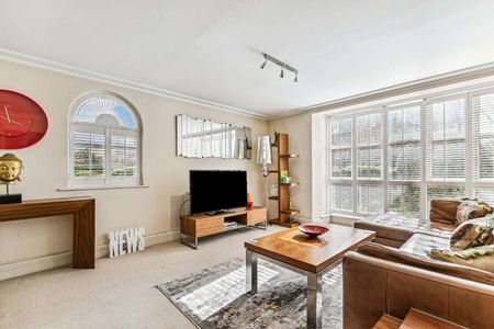 Spacious two bedroom apartment in the popular Harrods Village development - Photo 5