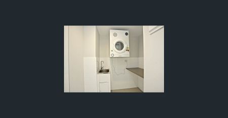 Have Christmas drinks on the balcony while enjoying the Story Bridge Christmas lights then catch the kitty cat to the CBD for dinner! - Photo 2