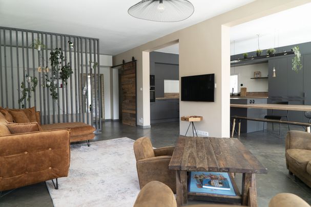 Location Maison 7 pièces 211m² PEROLS 34470 - Photo 1