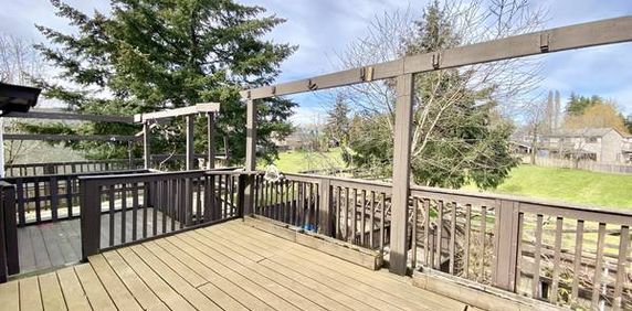 PET Friendly 3 Bedroom House with a beautiful open deck! - Photo 2