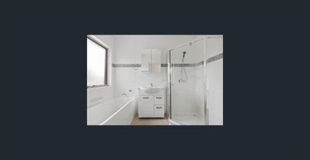 Stylish 3-Bedroom Townhouse — Prime Beachside Location! - Photo 5