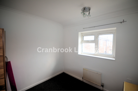 4 bedroom flat to rent - Photo 2