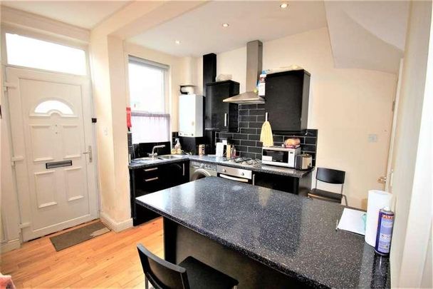 Harold View, Leeds, LS6 - Photo 1